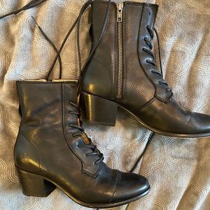 Frye lace up leather heeled boot size 6.5